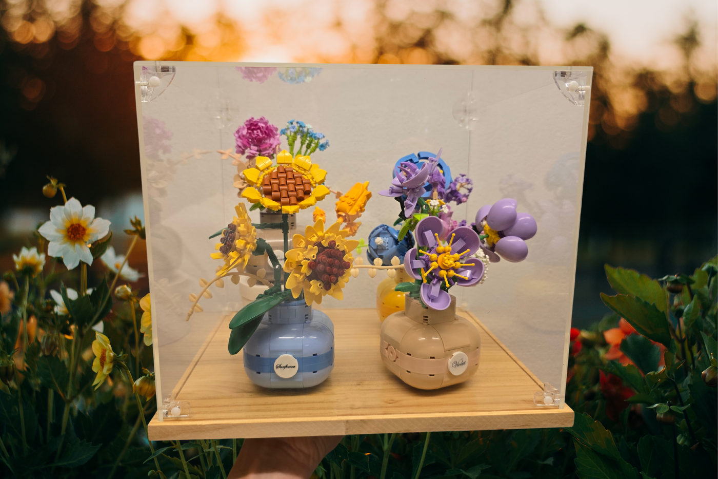 Bauen Sie mit Lehrer Max mit Eine Blume in der Vase – Duft, Farbe und Bauspaß in einem Set