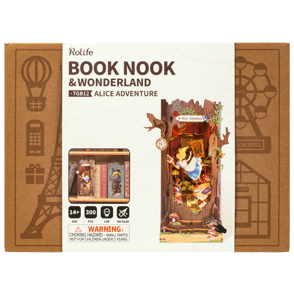 Vorderseite Verpackung der Robotime Alice Adventure Book Nook