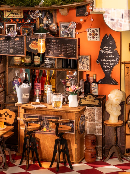 Details der Bar der Robotime Cheers Bar & Dining