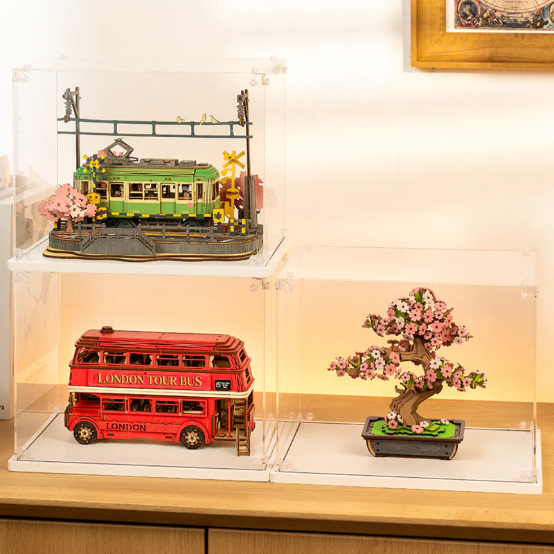 Die Robotime Sakura Journey, Sakura Bonsai und London Tour Bus in Robotime Dust Covers TGF01
