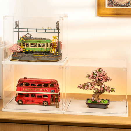 Die Robotime Sakura Journey, Sakura Bonsai und London Tour Bus in Robotime Dust Covers TGF01