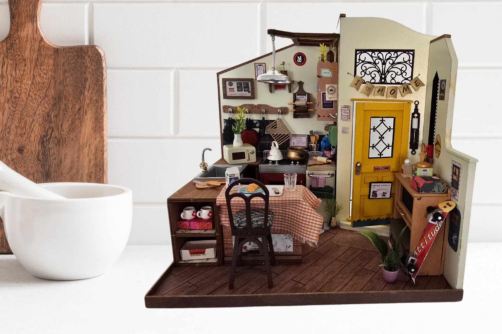 Bauen Sie mit Lehrer Max mit und parken Sie Ihr Skateboard in der Cozy Kitchen