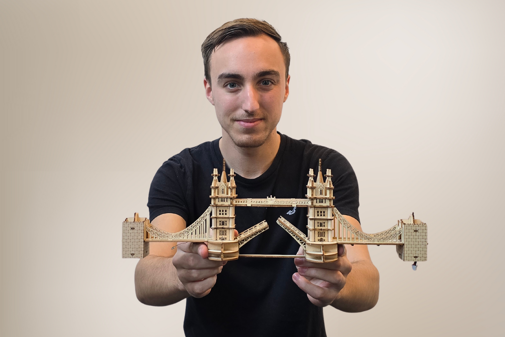 Bauen Sie mit Lehrer Max! Die Tower Bridge von Rolife