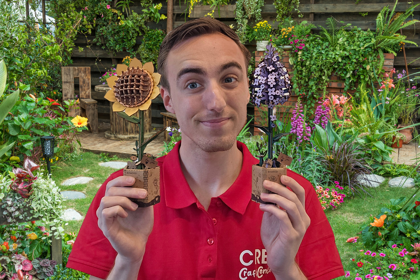 Bauen Sie mit Lehrer Max, fröhliche Holzblumen für die Frau in Ihrem Leben!