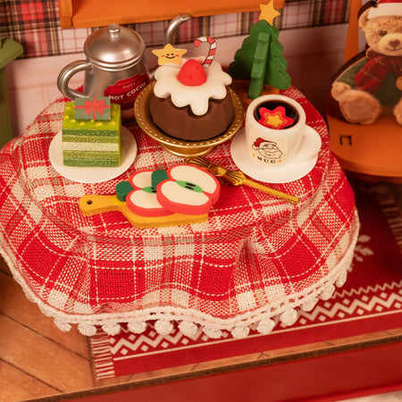 Der mit Weihnachtsleckereien gedeckte Tisch der Robotime Christmas Eve Party