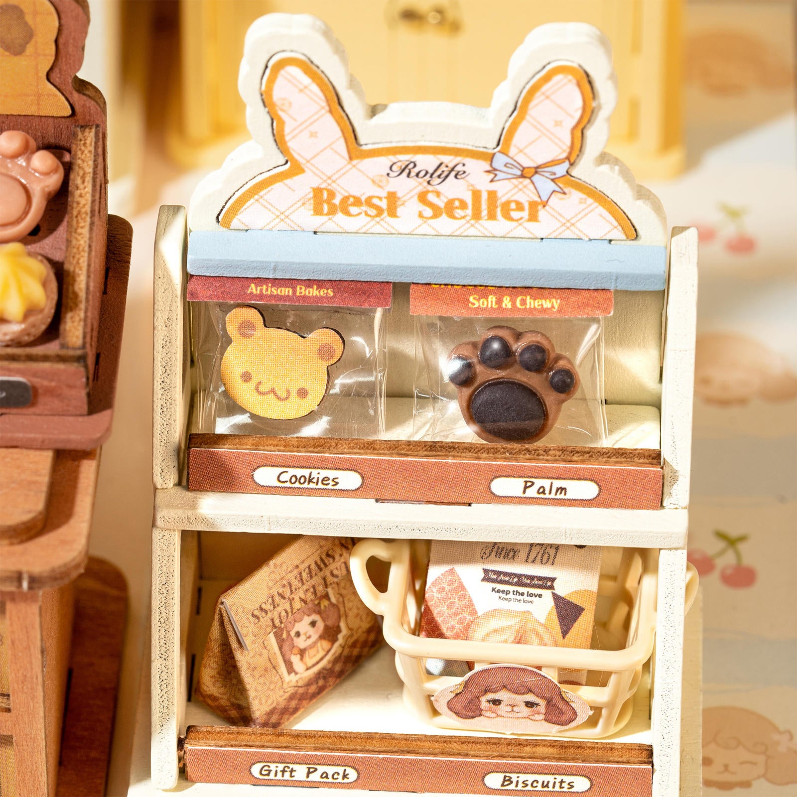 Vorverpackte Kekse, präsentiert in einem Display im Robotime Cookii Bunny’s Cookie Shop
