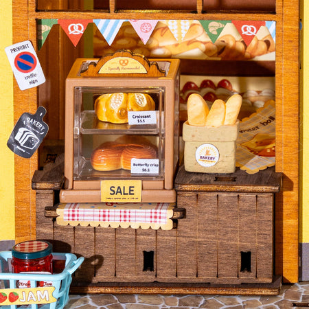 Ausgestelltes Brot und Gebäck in der Robotime Fluffy Cat Bakery