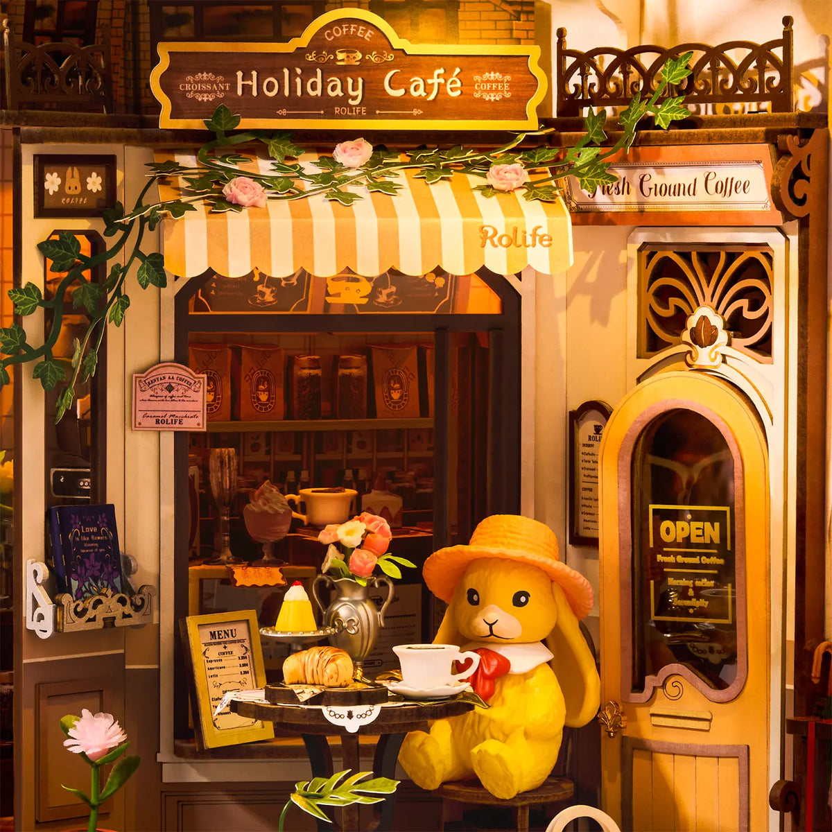 Die Terrasse mit im Hintergrund dem Café des Robotime Holiday Café