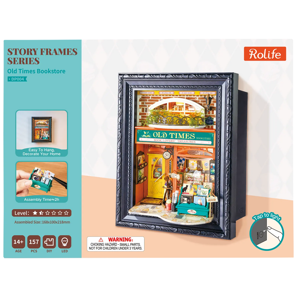 Vorderseite der Verpackung der Robotime Old Time Bookstore, Diorama in einem Rahmen eines altmodischen Buchladens