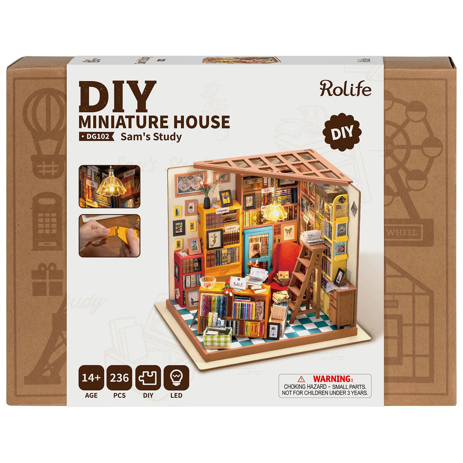 Vorderseite der Verpackung der Robotime Sam’s Study, DIY-Miniaturhaus eines gemütlichen Buchladens