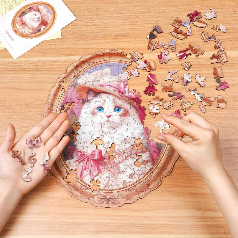 Eine Person ist damit beschäftigt, das Robotime Springtime Kitty Portrait Puzzle zu erstellen