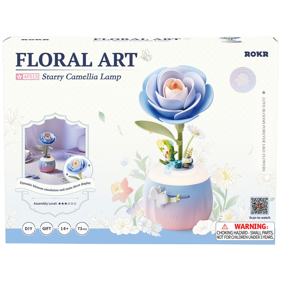 Vorderseite der Verpackung der Robotime Starry Camellia Lamp, Kunststoff-Bausatz für eine zartblaue Nachtlampe in Form einer Kamelie