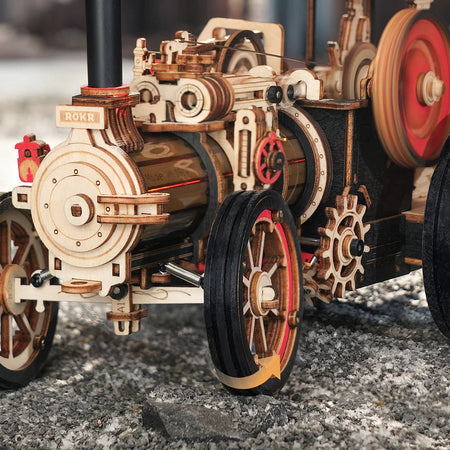 Die Dampfmaschine an der Vorderseite des Fahrzeugs der Robotime Steam Engine