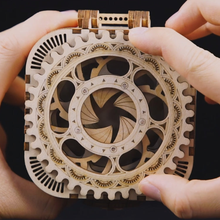 Oberseite der Robotime Treasure Box, Holzmodellbau einer Aufbewahrungsbox