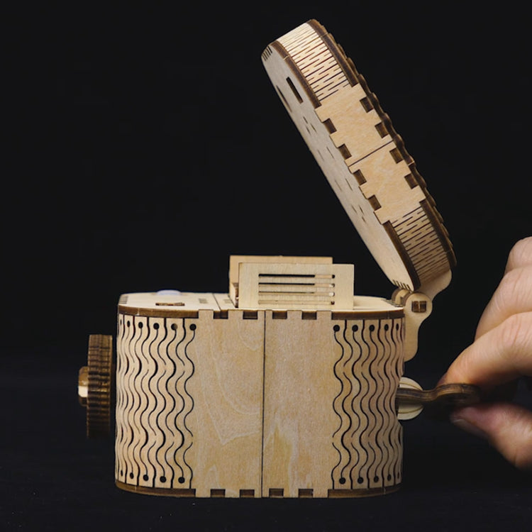 Seite der geöffneten Robotime Treasure Box, Holzmodellbau einer Aufbewahrungsbox